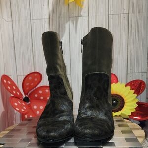 Lori Goldstein Stylish Olive Green Women's Boots